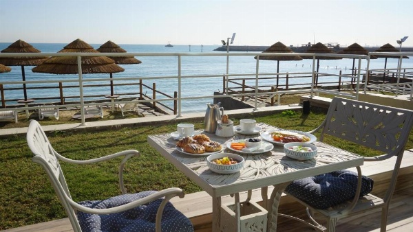 Al Kout Beach Hotel image 16